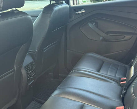 Красный Форд Эскейп, объемом двигателя 2 л и пробегом 188 тыс. км за 10800 $, фото 4 на Automoto.ua