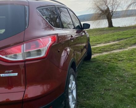 Красный Форд Эскейп, объемом двигателя 1.6 л и пробегом 144 тыс. км за 9000 $, фото 2 на Automoto.ua