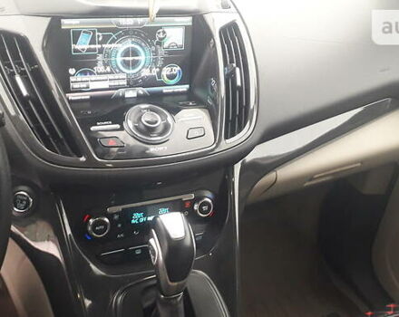 Красный Форд Эскейп, объемом двигателя 2 л и пробегом 115 тыс. км за 10500 $, фото 6 на Automoto.ua