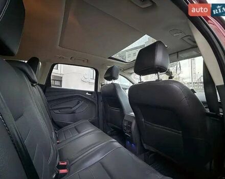 Красный Форд Эскейп, объемом двигателя 2 л и пробегом 127 тыс. км за 13200 $, фото 6 на Automoto.ua