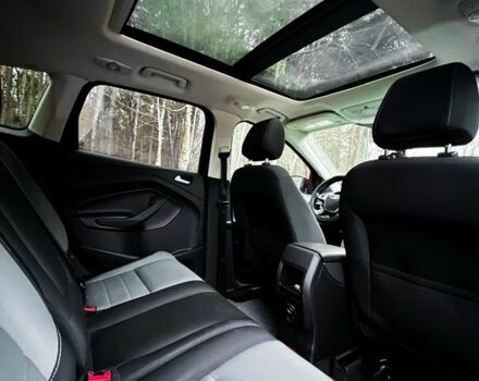 Красный Форд Эскейп, объемом двигателя 2 л и пробегом 160 тыс. км за 11250 $, фото 15 на Automoto.ua