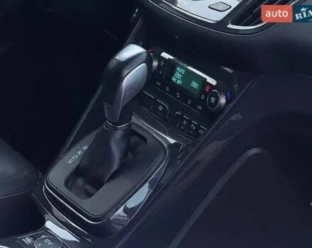 Красный Форд Эскейп, объемом двигателя 2 л и пробегом 127 тыс. км за 13200 $, фото 10 на Automoto.ua