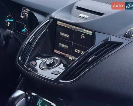 Красный Форд Эскейп, объемом двигателя 2 л и пробегом 127 тыс. км за 13200 $, фото 11 на Automoto.ua