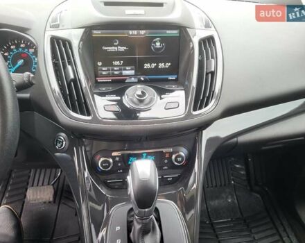 Красный Форд Эскейп, объемом двигателя 2 л и пробегом 59 тыс. км за 13000 $, фото 10 на Automoto.ua