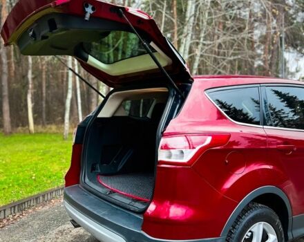 Красный Форд Эскейп, объемом двигателя 2 л и пробегом 160 тыс. км за 11250 $, фото 6 на Automoto.ua