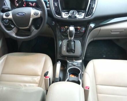 Красный Форд Эскейп, объемом двигателя 1.6 л и пробегом 180 тыс. км за 13200 $, фото 1 на Automoto.ua