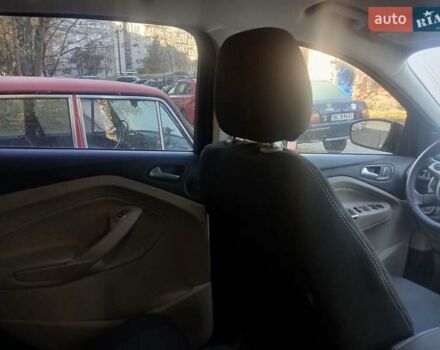 Красный Форд Эскейп, объемом двигателя 2 л и пробегом 190 тыс. км за 11900 $, фото 5 на Automoto.ua