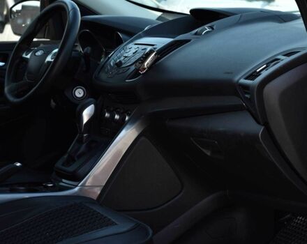 Красный Форд Эскейп, объемом двигателя 2.5 л и пробегом 187 тыс. км за 12350 $, фото 9 на Automoto.ua