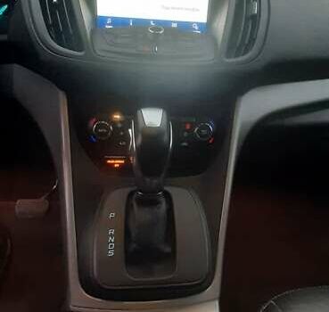 Красный Форд Эскейп, объемом двигателя 2 л и пробегом 93 тыс. км за 11300 $, фото 15 на Automoto.ua