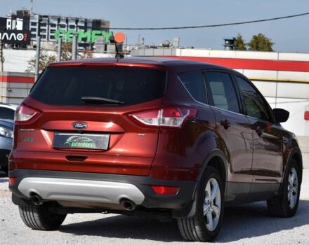 Красный Форд Эскейп, объемом двигателя 2.5 л и пробегом 187 тыс. км за 12350 $, фото 2 на Automoto.ua