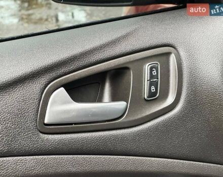 Червоний Форд Ескейп, об'ємом двигуна 2 л та пробігом 178 тис. км за 11998 $, фото 27 на Automoto.ua