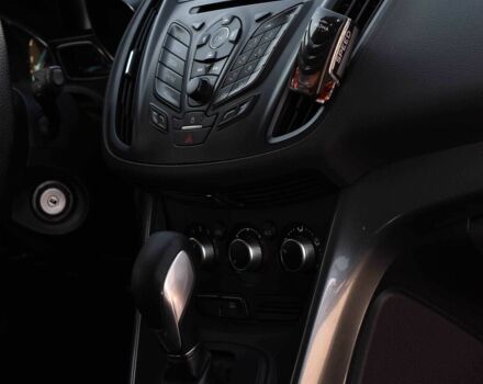 Красный Форд Эскейп, объемом двигателя 2.5 л и пробегом 187 тыс. км за 12350 $, фото 11 на Automoto.ua