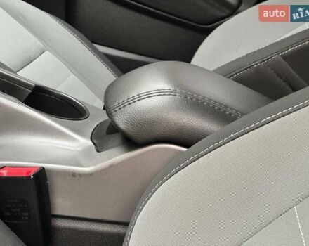 Червоний Форд Ескейп, об'ємом двигуна 2 л та пробігом 178 тис. км за 11998 $, фото 34 на Automoto.ua