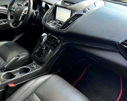 Красный Форд Эскейп, объемом двигателя 2 л и пробегом 222 тыс. км за 11500 $, фото 8 на Automoto.ua