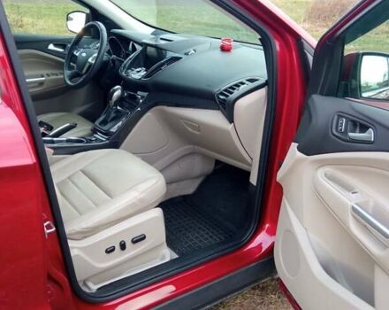 Красный Форд Эскейп, объемом двигателя 1.6 л и пробегом 180 тыс. км за 13200 $, фото 5 на Automoto.ua