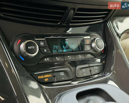 Красный Форд Эскейп, объемом двигателя 2 л и пробегом 167 тыс. км за 15800 $, фото 33 на Automoto.ua