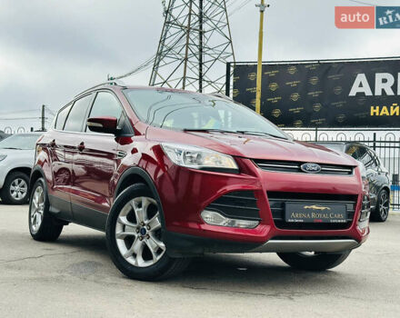 Красный Форд Эскейп, объемом двигателя 2 л и пробегом 167 тыс. км за 15800 $, фото 2 на Automoto.ua
