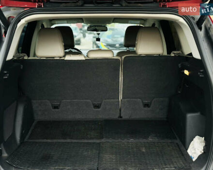 Красный Форд Эскейп, объемом двигателя 2 л и пробегом 167 тыс. км за 15800 $, фото 11 на Automoto.ua