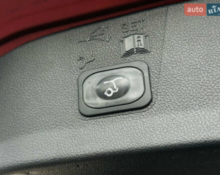 Красный Форд Эскейп, объемом двигателя 2 л и пробегом 167 тыс. км за 15800 $, фото 12 на Automoto.ua