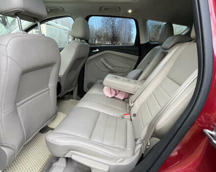 Красный Форд Эскейп, объемом двигателя 2 л и пробегом 146 тыс. км за 12000 $, фото 5 на Automoto.ua