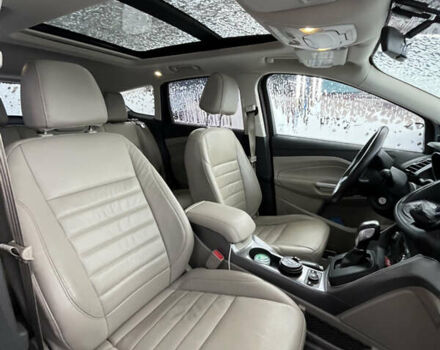 Красный Форд Эскейп, объемом двигателя 2 л и пробегом 146 тыс. км за 12000 $, фото 1 на Automoto.ua