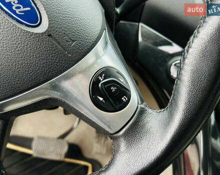 Красный Форд Эскейп, объемом двигателя 2 л и пробегом 167 тыс. км за 15800 $, фото 31 на Automoto.ua