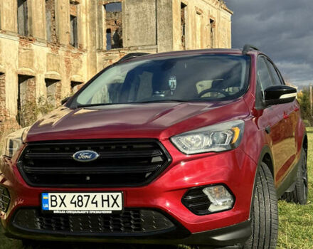 Форд Ескейп 2016 у Нетешине на Automoto.ua Червоний Форд Ескейп, об'ємом двигуна 2 л та пробігом 111 тис. км за 14700 $, фото 2 на Automoto.ua