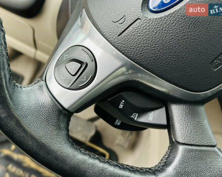 Красный Форд Эскейп, объемом двигателя 2 л и пробегом 167 тыс. км за 15800 $, фото 30 на Automoto.ua