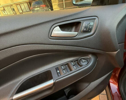 Красный Форд Эскейп, объемом двигателя 2 л и пробегом 109 тыс. км за 14000 $, фото 16 на Automoto.ua