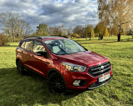 Форд Ескейп 2016 у Нетешине на Automoto.ua Червоний Форд Ескейп, об'ємом двигуна 2 л та пробігом 111 тис. км за 14700 $, фото 13 на Automoto.ua