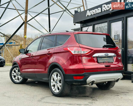 Красный Форд Эскейп, объемом двигателя 2 л и пробегом 167 тыс. км за 15800 $, фото 3 на Automoto.ua