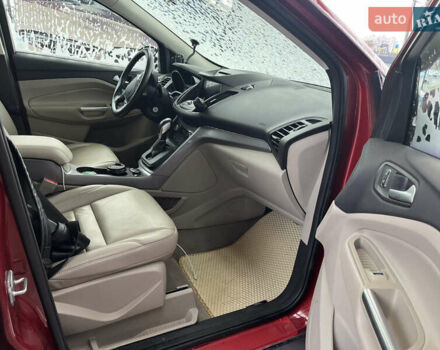 Красный Форд Эскейп, объемом двигателя 2 л и пробегом 146 тыс. км за 12000 $, фото 3 на Automoto.ua