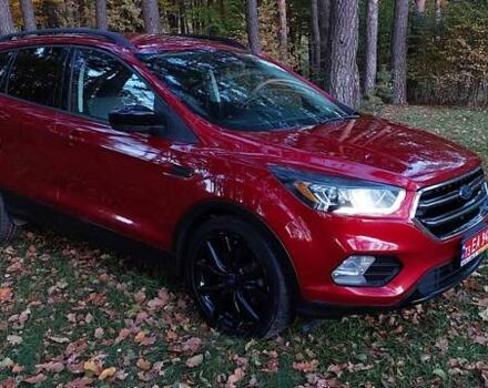 Красный Форд Эскейп, объемом двигателя 2 л и пробегом 153 тыс. км за 12300 $, фото 3 на Automoto.ua
