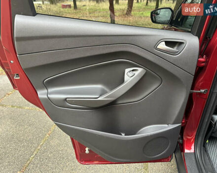 Красный Форд Эскейп, объемом двигателя 2 л и пробегом 121 тыс. км за 14999 $, фото 19 на Automoto.ua