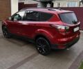 Красный Форд Эскейп, объемом двигателя 2 л и пробегом 170 тыс. км за 13500 $, фото 2 на Automoto.ua