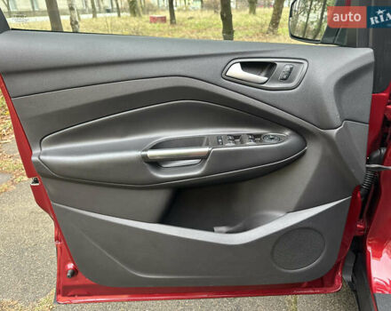 Красный Форд Эскейп, объемом двигателя 2 л и пробегом 121 тыс. км за 14999 $, фото 15 на Automoto.ua