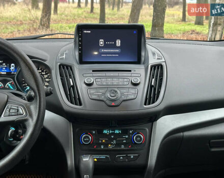 Красный Форд Эскейп, объемом двигателя 2 л и пробегом 121 тыс. км за 14999 $, фото 32 на Automoto.ua