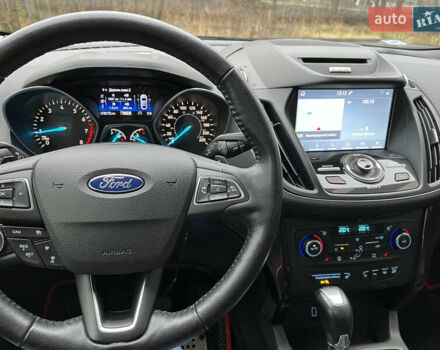 Красный Форд Эскейп, объемом двигателя 2 л и пробегом 78 тыс. км за 15900 $, фото 9 на Automoto.ua