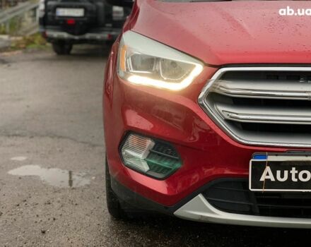 Красный Форд Эскейп, объемом двигателя 2 л и пробегом 179 тыс. км за 14890 $, фото 9 на Automoto.ua