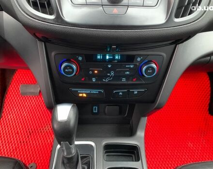 Красный Форд Эскейп, объемом двигателя 2 л и пробегом 179 тыс. км за 14890 $, фото 35 на Automoto.ua