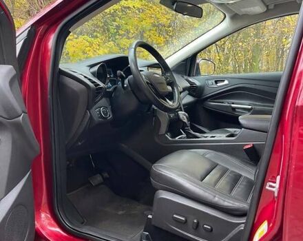 Красный Форд Эскейп, объемом двигателя 1.5 л и пробегом 175 тыс. км за 13100 $, фото 3 на Automoto.ua