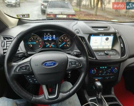 Красный Форд Эскейп, объемом двигателя 2 л и пробегом 178 тыс. км за 15000 $, фото 9 на Automoto.ua