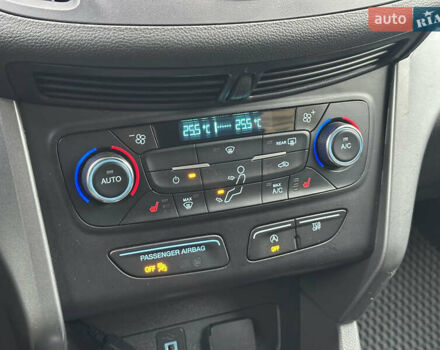 Красный Форд Эскейп, объемом двигателя 2 л и пробегом 121 тыс. км за 14999 $, фото 42 на Automoto.ua