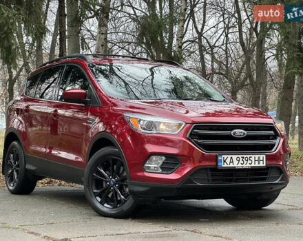 Красный Форд Эскейп, объемом двигателя 2 л и пробегом 121 тыс. км за 14999 $, фото 1 на Automoto.ua