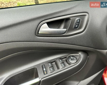 Красный Форд Эскейп, объемом двигателя 2 л и пробегом 121 тыс. км за 14999 $, фото 16 на Automoto.ua