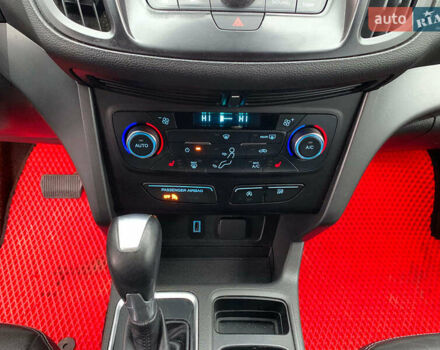 Червоний Форд Ескейп, об'ємом двигуна 2 л та пробігом 179 тис. км за 14890 $, фото 35 на Automoto.ua