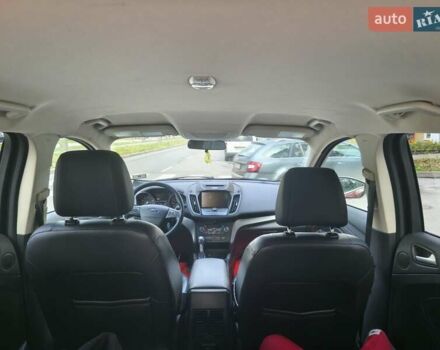 Красный Форд Эскейп, объемом двигателя 2 л и пробегом 178 тыс. км за 15000 $, фото 3 на Automoto.ua