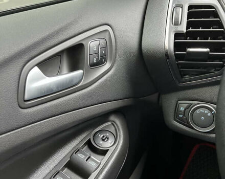 Красный Форд Эскейп, объемом двигателя 2 л и пробегом 78 тыс. км за 15900 $, фото 14 на Automoto.ua