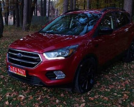 Красный Форд Эскейп, объемом двигателя 2 л и пробегом 153 тыс. км за 12300 $, фото 1 на Automoto.ua