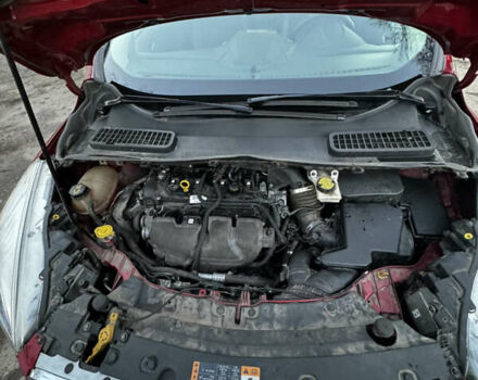 Красный Форд Эскейп, объемом двигателя 2 л и пробегом 93 тыс. км за 15300 $, фото 10 на Automoto.ua